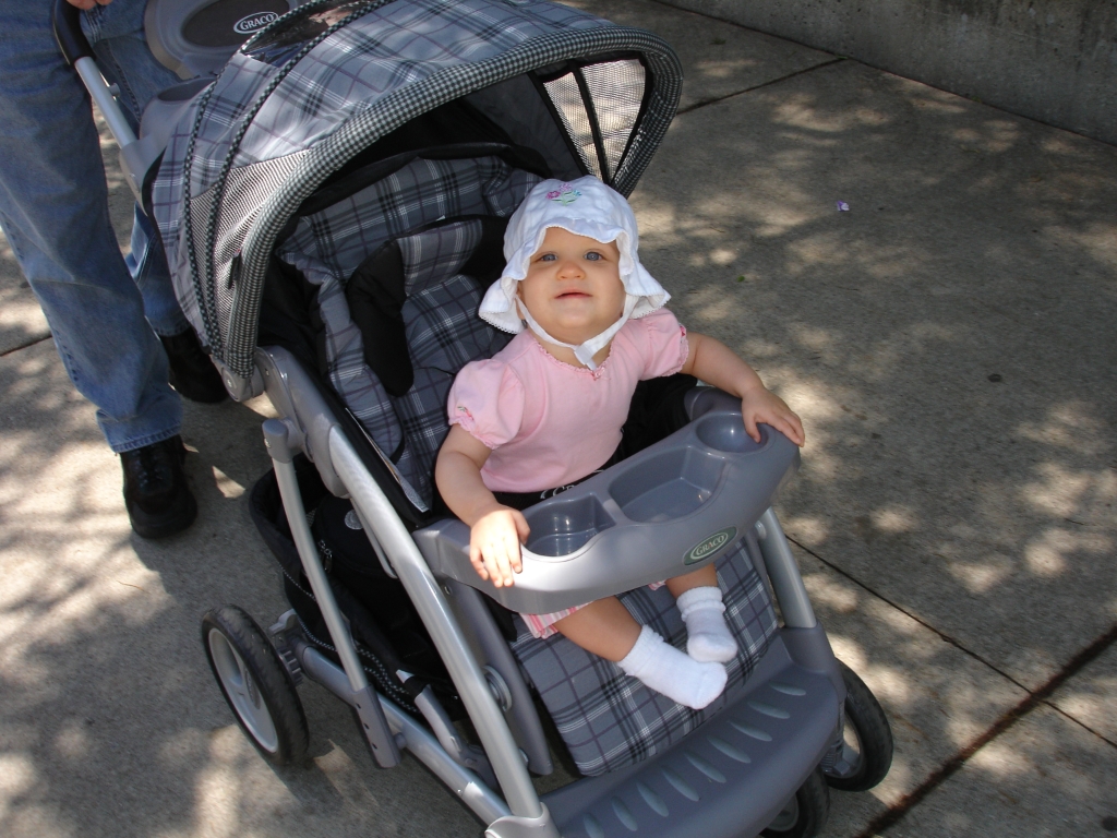 06-04-06 Emma @ The Zoo